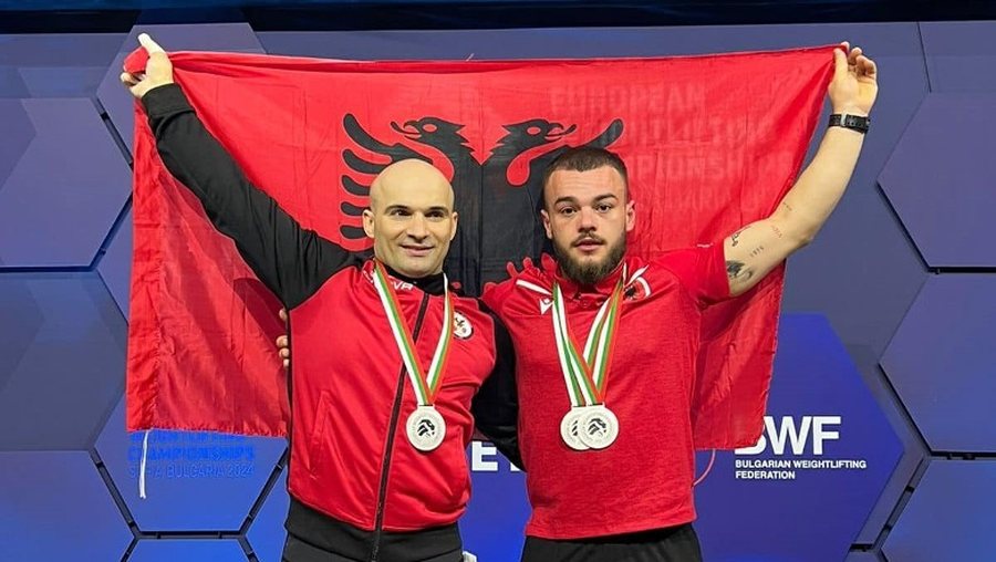Erkand Qerimaj dhe Kristi Ramadani i dhurojnë Shqipërisë 3 medalje në Kampionatin Europian të Peshëngritjes
