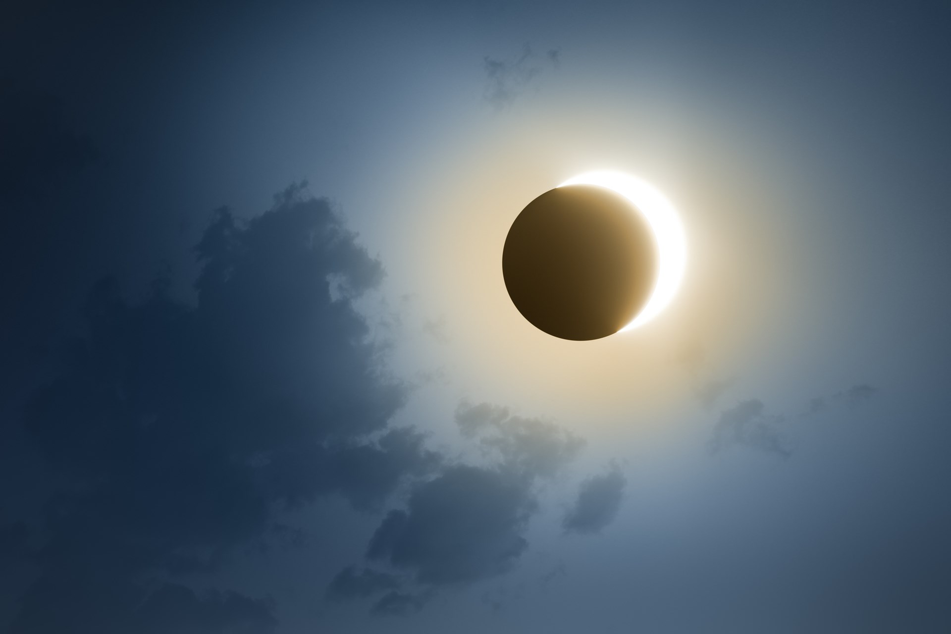 I dukshëm për 2 minuta, eklipsi i plotë diellor i vitit 2024 do të sjellë një spektakël në qiell