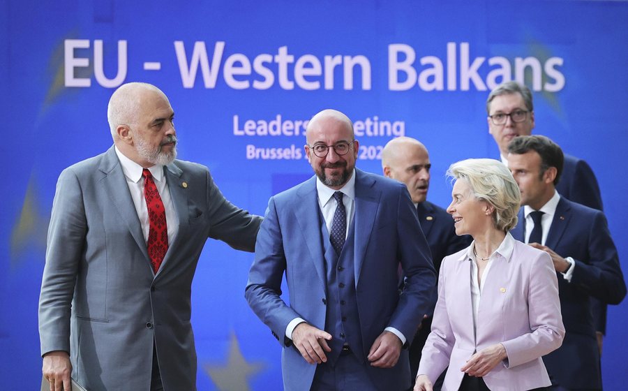 Paketa 6 miliardë euro për Ballkanin/ BE harron shkeljet dhe ‘i mbush xhepat’ Serbisë, Shqipëria mbetet me ‘gisht në gojë’